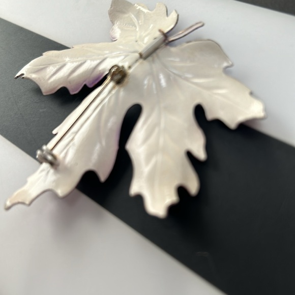 Vintage Leaf Pin - Picture 5 of 5